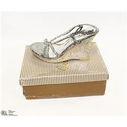 SILVER METALLIC WEDGES BY CELESTE SIZE 7.5