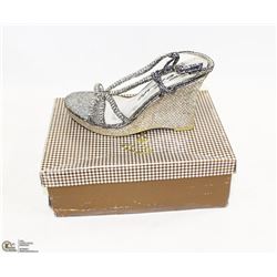 SILVER METALLIC WEDGES BY CELESTE SIZE 7.5