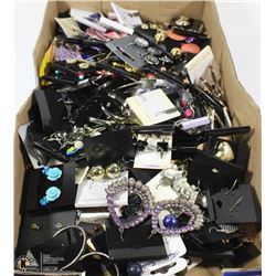 FLAT OF NEW FASHION EARRINGS 100 PAIRS IN TOTAL