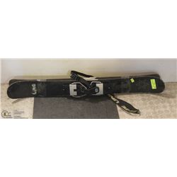 PAIR OF "LINE WEAPON" KIDS BEGINNER SKIS,