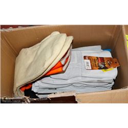 BOX WITH ASSORTED GLOVES INCL  8 TIMBER BEAST