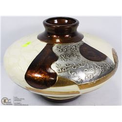 NEW SHORT DECORATIVE VASE