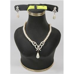 VINTAGE FAUX PEARL & RHINESTONE NECKLACE & EARRING