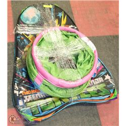 2 POP UP PLAY HUTS & TODDLER COLLAPSIBLE TUNNEL.