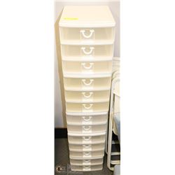 GROUP OF 5 PLASTIC STORAGE CONTAINERS