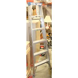 ALUMINUM 6 FOOT LADDER