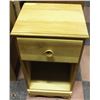 Image 1 : PINE NIGHT STAND.