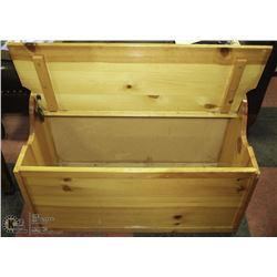 SOLID PINE ENTRY BENCH W/UNDERSEAT