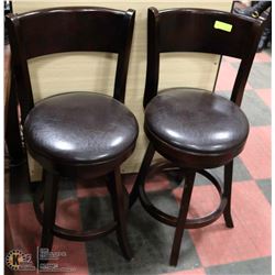 PAIR OF SHOWHOME SWIVEL STOOLS WITH BACKS