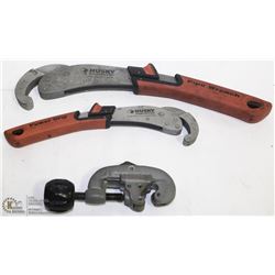 BOX W/SET OF HUSKY ONE-THUMB POWER