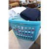 Image 1 : HAMPER OF TOWELS
