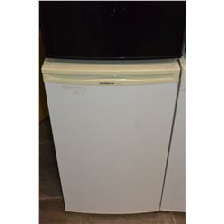 WHITE GOLDSTAR BAR FRIDGE