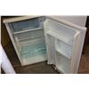 Image 2 : WHITE GOLDSTAR BAR FRIDGE