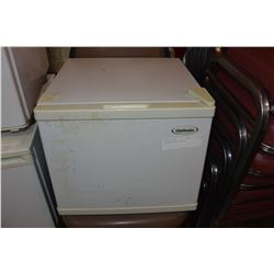 CHEFMATE MINI FRIDGE