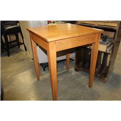 TALL MAPLE ENDTABLE