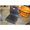 Image 1 : ROLLING BLACK MODERN GAS LIFT OFFICE CHAIR