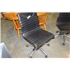 Image 2 : ROLLING BLACK MODERN GAS LIFT OFFICE CHAIR