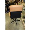 Image 5 : BEIGE LEATHER OFFICE CHAIR