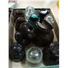 Image 1 : TRAY OF VINTAGE INSULATORS