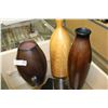 Image 2 : THREE DECORATIVE VASES