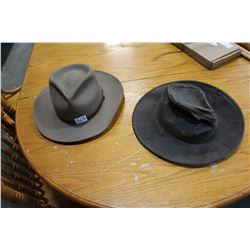 AUSTRALIAN COWBOY HAT AND OIL SKIN HAT