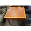 Image 3 : MAPLE FINISH SQUARE DINNETTE TABLE