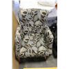 Image 2 : COMTEMPORARY ACCENT CHAIR