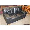 Image 1 : BLACK LEATHER LOVESEAT
