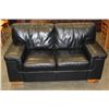 Image 2 : BLACK LEATHER LOVESEAT