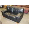 Image 3 : BLACK LEATHER LOVESEAT