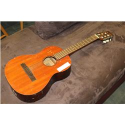 YAMAHA ACOUSTIC GUITAR