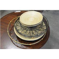 LOT OF WICKER AND METAL PLATTERS