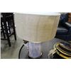 Image 1 : NEW WOOD MOTIF TABLE LAMP