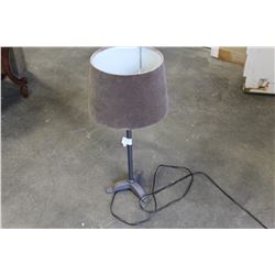 METAL BASE TABLE LAMP