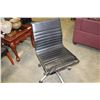 Image 1 : ROLLING BLACK MODERN GAS LIFT OFFICE CHAIR