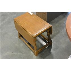 SMALL OAK TABLE