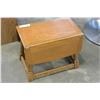 Image 2 : SMALL OAK TABLE