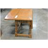 Image 3 : SMALL OAK TABLE