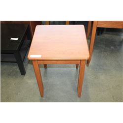 MAPLE FINISH SOLID WOOD ENDTABLE