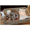 Image 1 : TRAY OF SHELLS AND SEMI PRECIOUS STONES