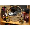 Image 5 : SHELF LOT OF DECORATIVE ITEMS