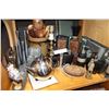 Image 2 : SHELF LOT OF DECORATOR ITEMS