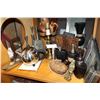 Image 3 : SHELF LOT OF DECORATOR ITEMS