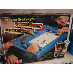 WAYNE GRETZKY ROCKET HOCKEY GAME