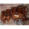 Image 1 : SHELF LOT OF TEAK ACCESSORIES
