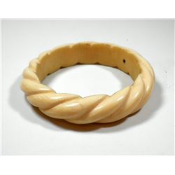 Old high-quality ivory bracelet