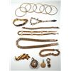 Image 1 : Collection of gilt jewels