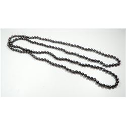 Extra-long necklace comprising dark metallic colored pearls