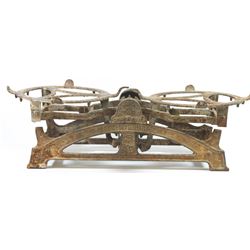 Old Hungarian 5 kilo iron scale