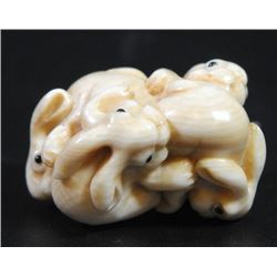 Rabbit family, ivory netsuke